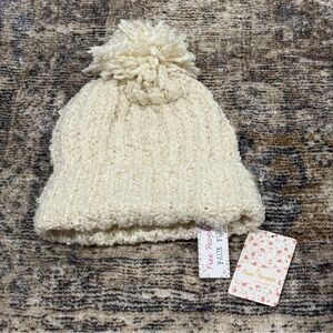 Free People Ivory women’s Pom-Pom beanie  NWT